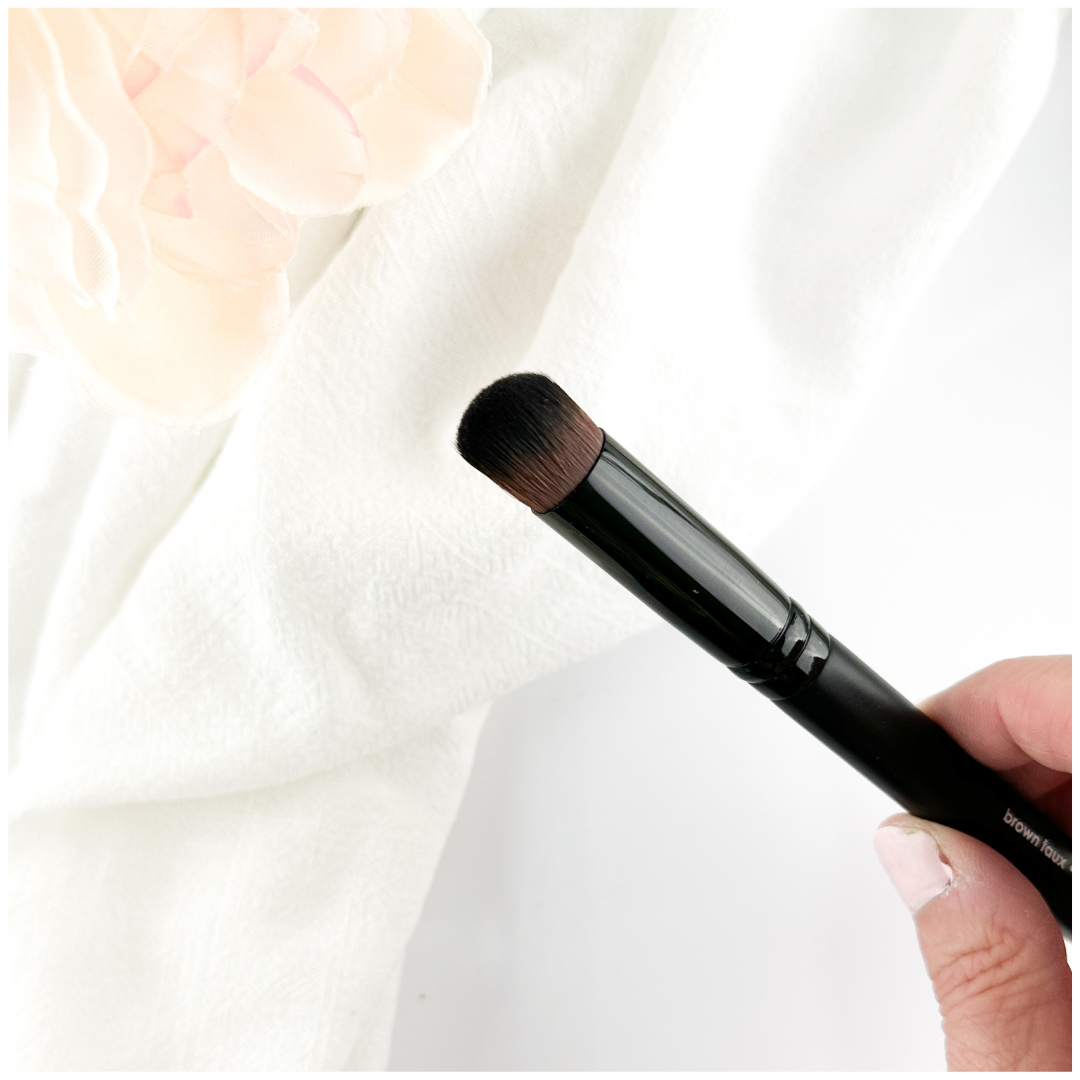 Load image into Gallery viewer, Blurring concealer brush | Taylor Made Organics

