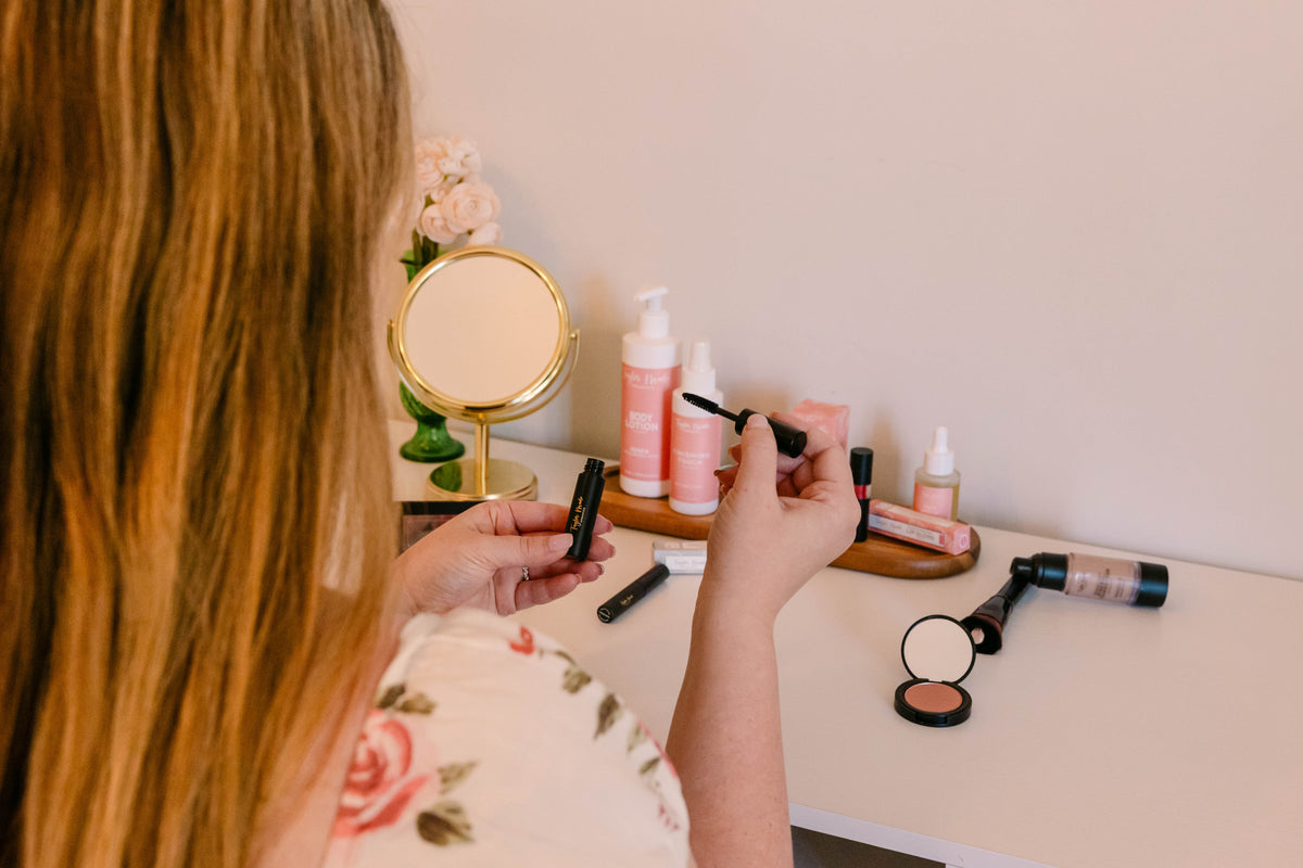 Taylor putting on makeup | Taylor Made Organics